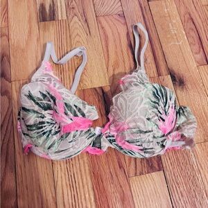 Victoria’s Secret Life date lightly lined floral bra size 32C